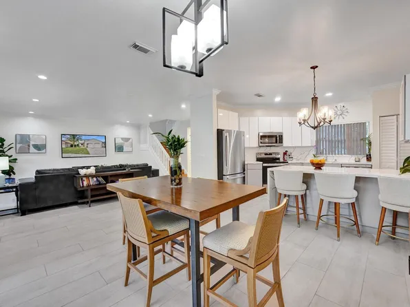 20725 NW 3rd Street, Pembroke Pines, FL 33029