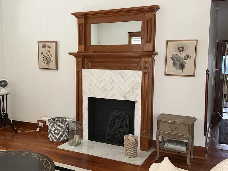 415 W Franklin St — Photo 4