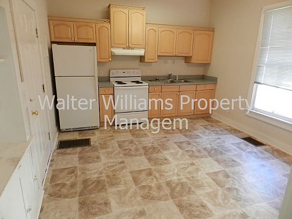 3rd image of 54 1/2 Carrera St APT B
