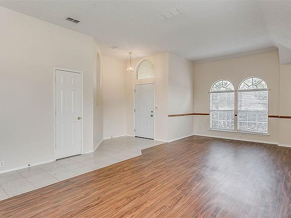 4th image of 7824 Orland Park Cir