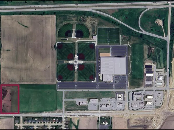 4100 Forest Grove Dr, Bettendorf, IA 52722