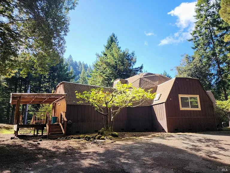8080 Surprise Valley Rd — Photo 20