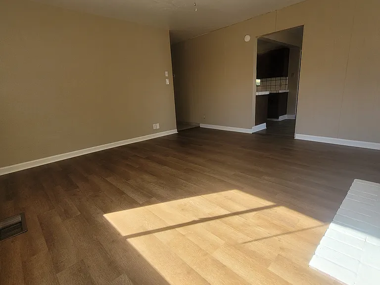 3012 Elmwood Ave — Photo 6