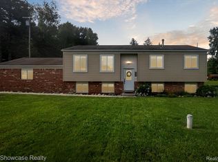 9296 Hilton Rd, Brighton, MI 48114