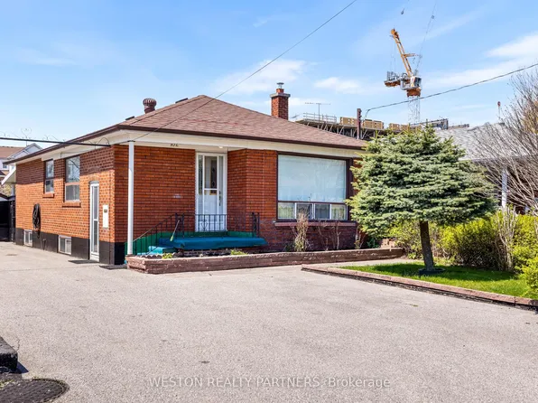 102 Cleta Dr, Toronto, ON M1K 3G7