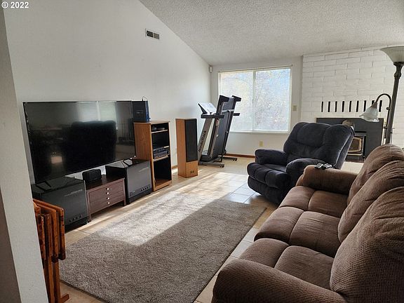 3rd image of 1310 Vantage Ct