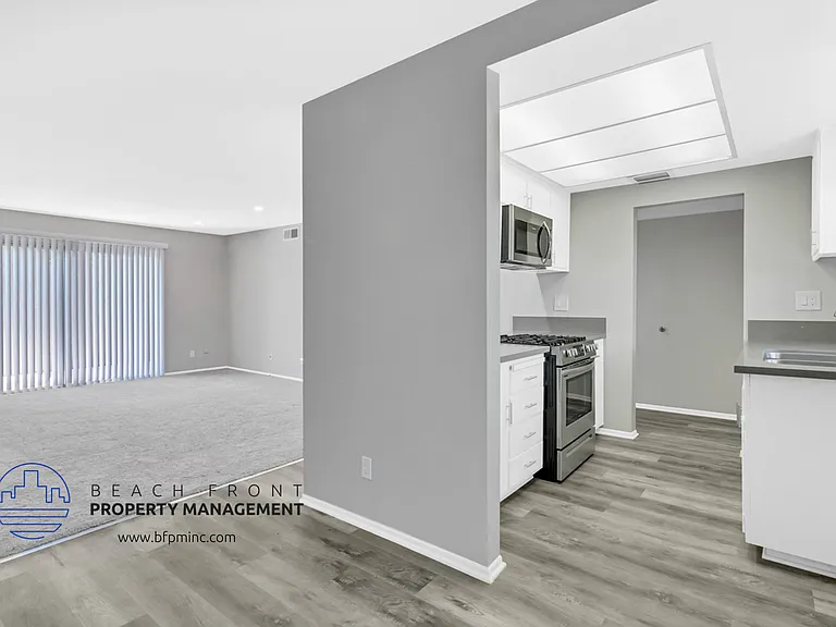 250 E Acacia St — Photo 9