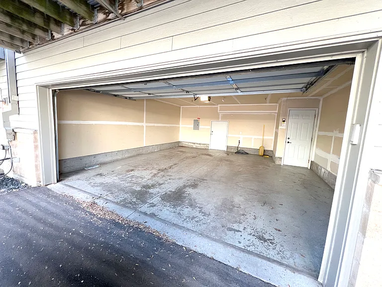 8136 Main St N — Photo 27