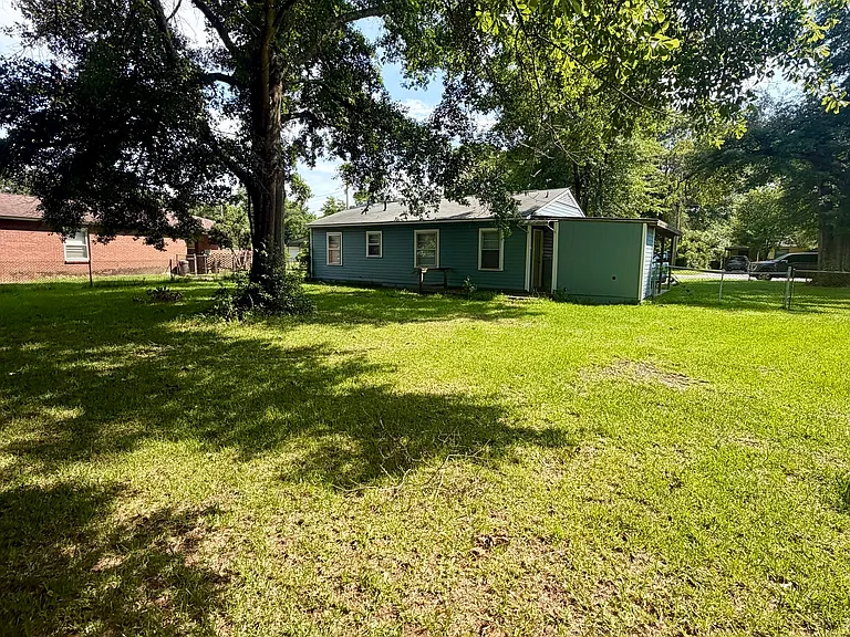 208 Crescent Dr — Photo 32