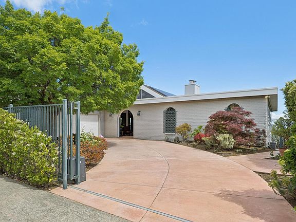 3rd image of 120 Fernwood Drive