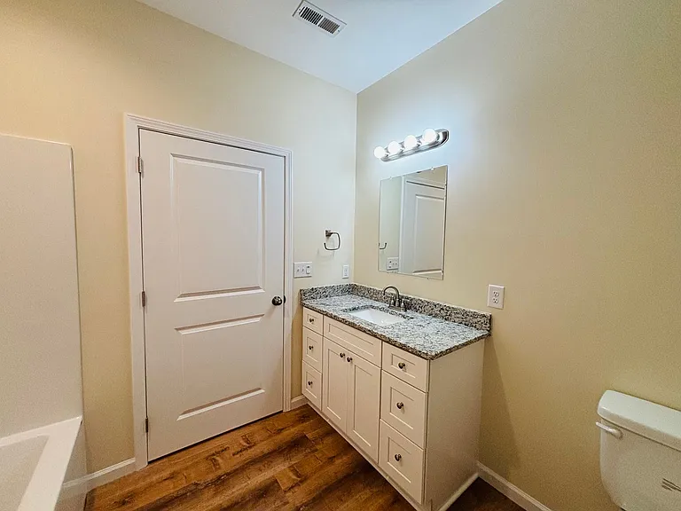 290 Perry St — Photo 10