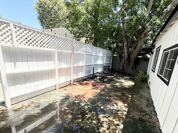 3rd image of 10832 Otsego St