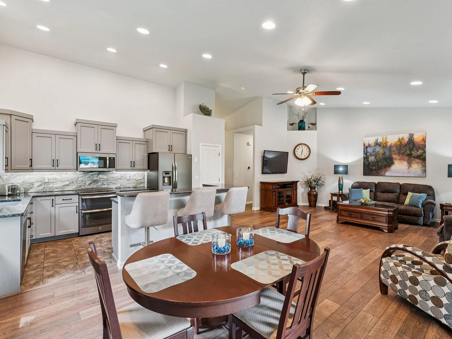3 bed, 1600 sqft, $2,700 — Photo 4