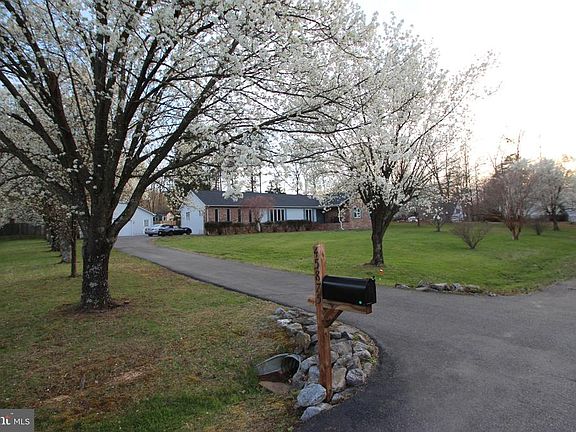 3rd image of 45875 Stoney Run Dr