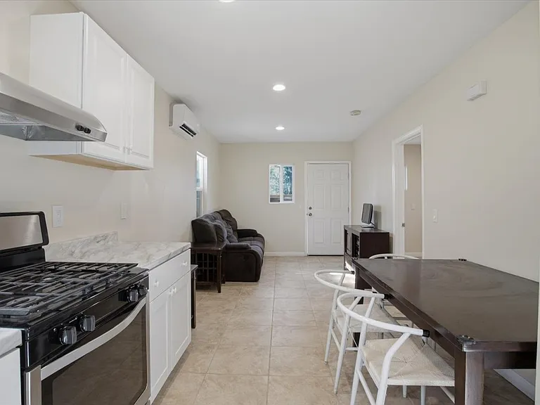 7542 White Oak Ave — Photo 7