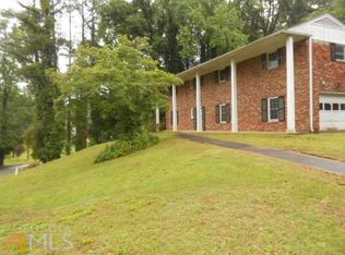 2796 Lake Shore Dr, College Park, GA 30337