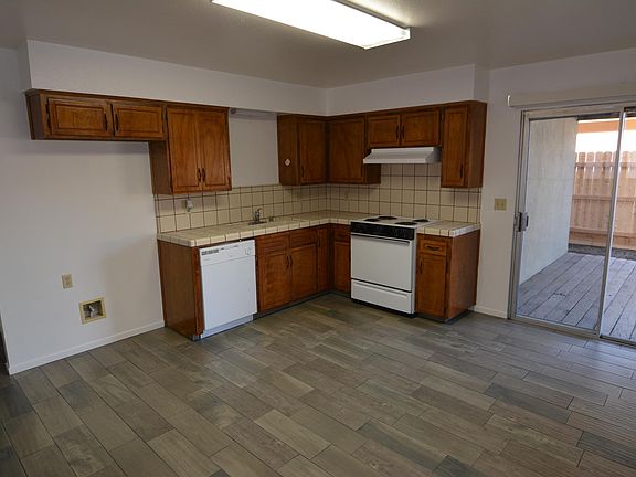 Large Kitchen / Dining Area