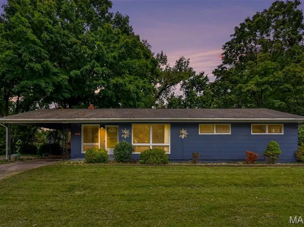 10866 Mercer Ct, Saint Ann, MO 63074
