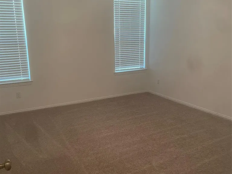 8111 Royal Palm Ct — Photo 14