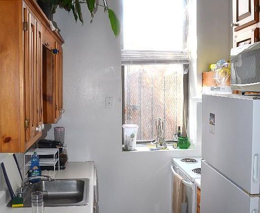 2nd image of 168 Northampton St #A