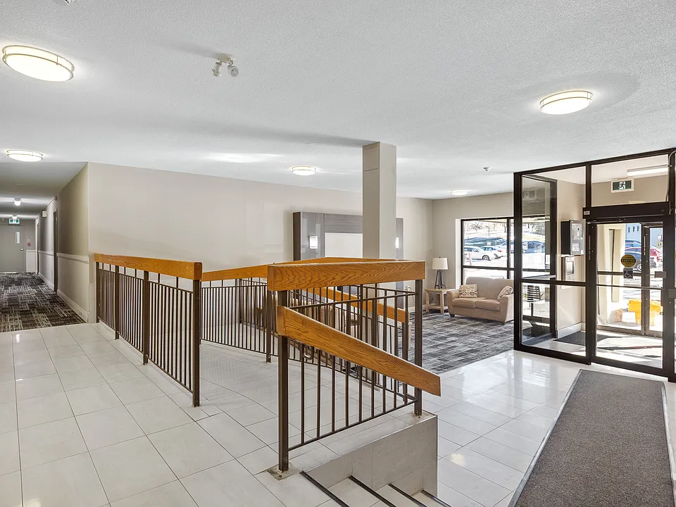 200 Queen Mary Rd