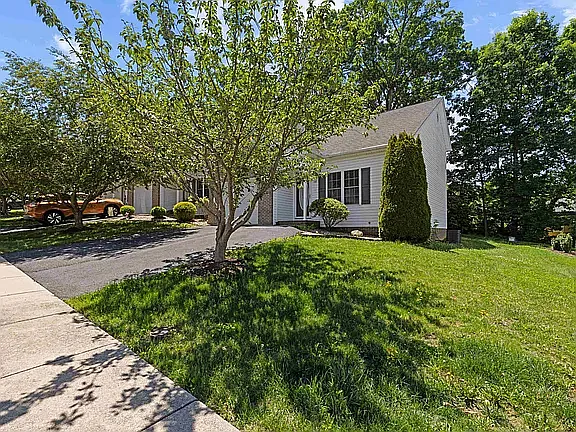 3 bed, 1585 sqft, $2,000 — Photo 3