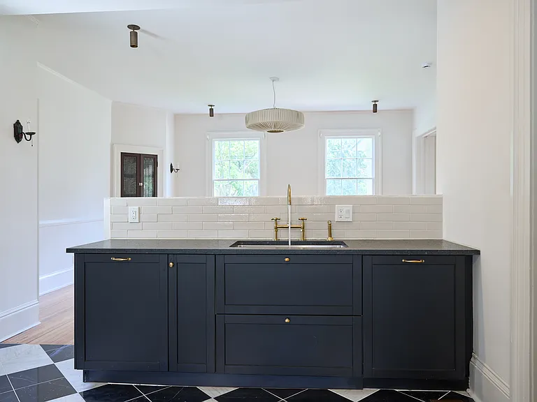2979 Saint Johns Ave — Photo 10