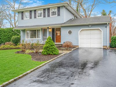 33 Falcon Drive, Hauppauge, NY, 11788