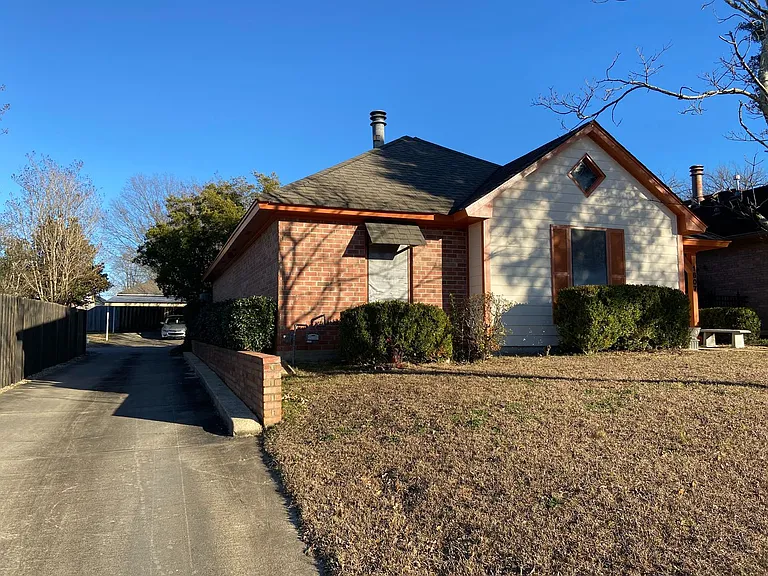 1607 Salisbury Pl — Photo 2
