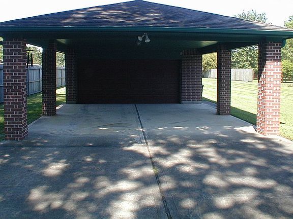 View of the garage/carport