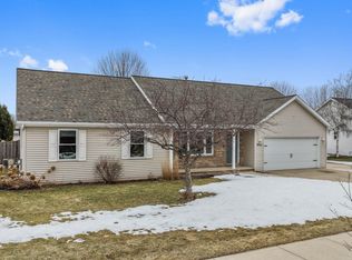2332 Oak Ridge Cir, De Pere, WI 54115