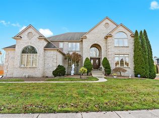2955 Ivy Hill Dr, Commerce Township, MI 48382