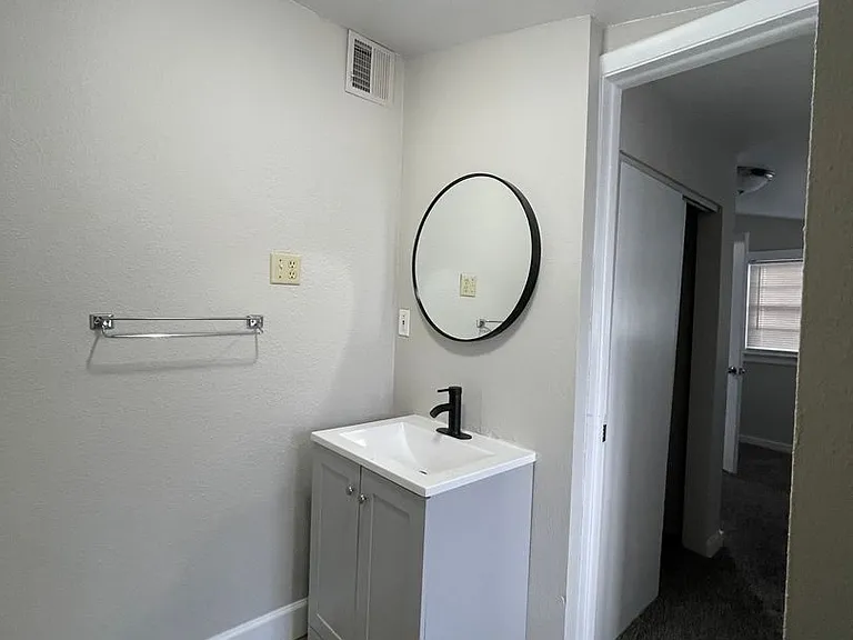 818 N Corona St. — Photo 9