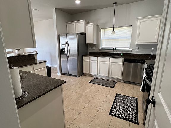 4th image of 17547 Rosemont Dr