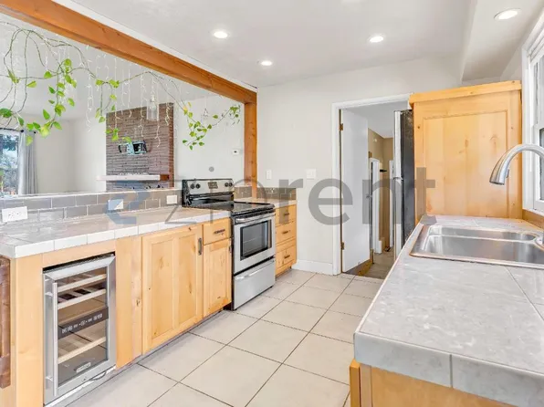 9720 SW Frewing St, Tigard, OR 97223