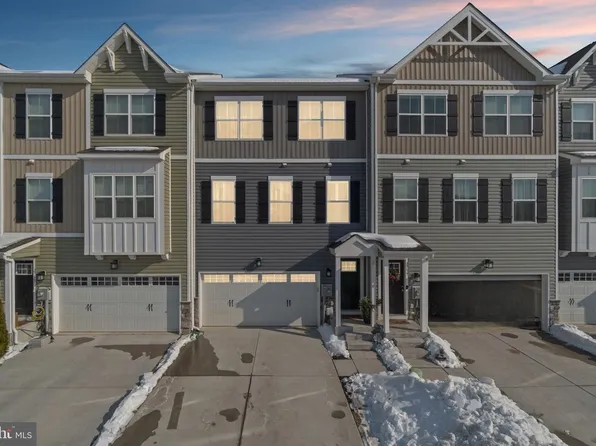 2757 Town View Cir, New Windsor, MD 21776