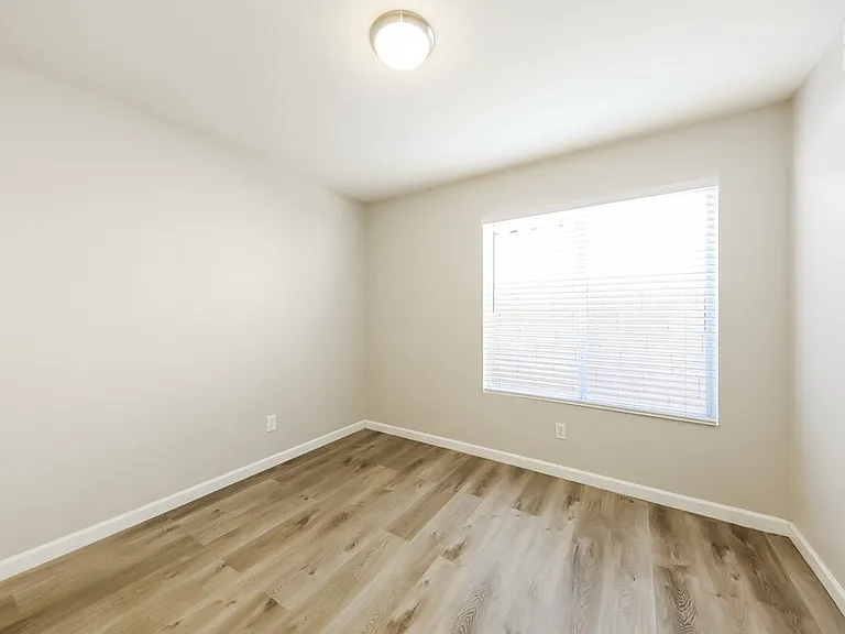 1419 W Villa Theresa Dr — Photo 14