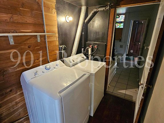 5th image of 216 N Willett St APT 4