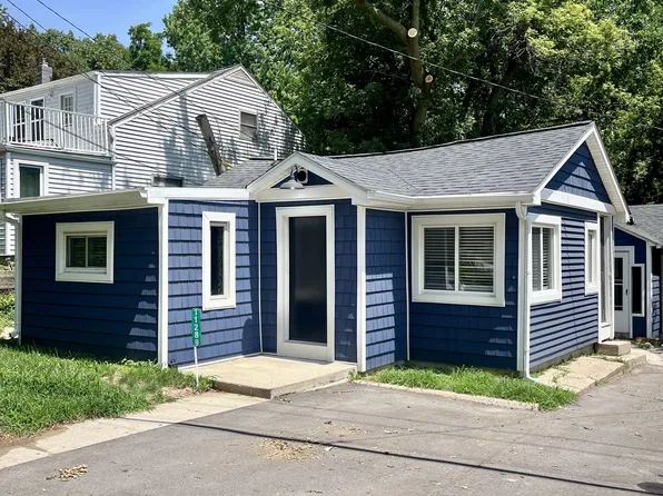 11289 E Shore Dr, Whitmore Lake, MI 48189