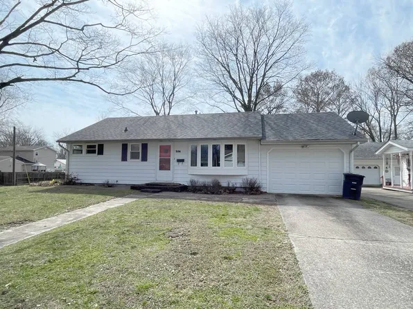 504 W York Dr, Fairfield, IL 62837