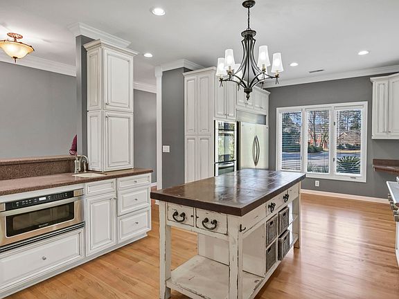 5th image of 611 Clearview Ct