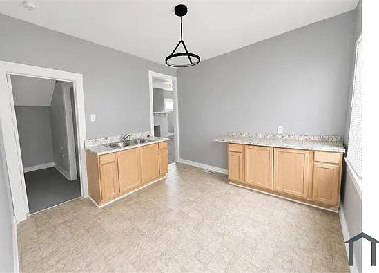 3 bed, 936 sqft, $1,400 — Photo 1