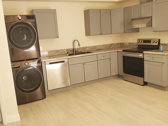 3rd image of 7138 Sale Ave #B