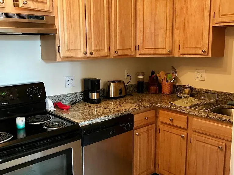 47 Ashford St #12A — Photo 2