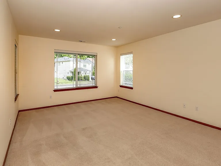 1187 Swan Loop — Photo 8