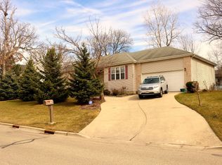 1006 Rosewood Dr, Carpentersville, IL