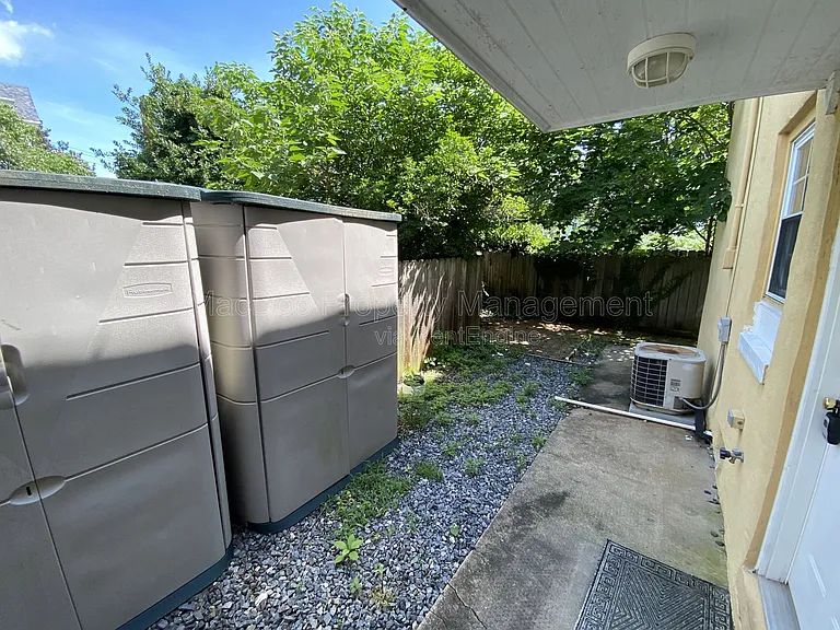 1115 Winchester St #C — Photo 20