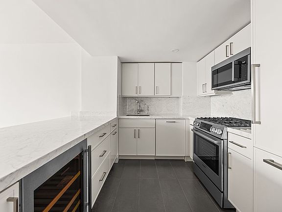 3rd image of 61 Jane St APT 16G