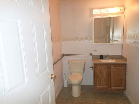 5th image of 1216 W Jefferson Blvd