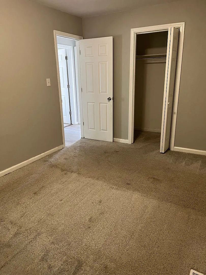 Charming 2-Bedroom 1 Bath house with attached Garage — Photo 1